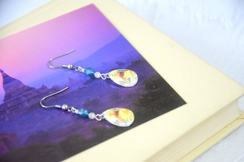 Luxury Look Swarovski Crystal AB Beads Earrings - ต่างหู - วัสดุอื่นๆ สีใส