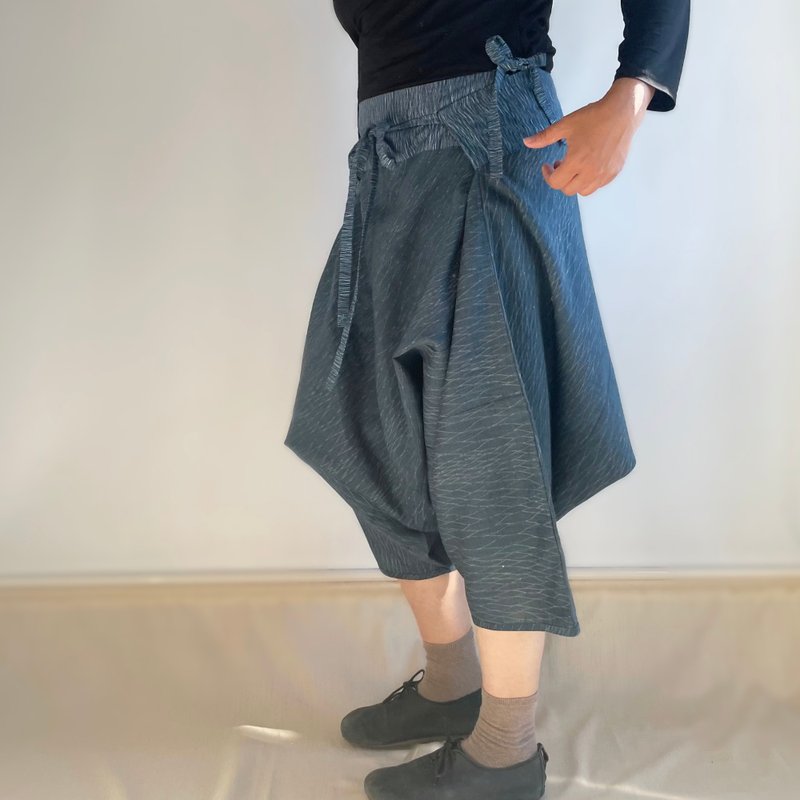 【1点もの】さんかくパンツ -麻 着物地 灰青に立涌 & 浴衣地 鮮やかな青の波模様 - 中性長褲/短褲 - 棉．麻 藍色