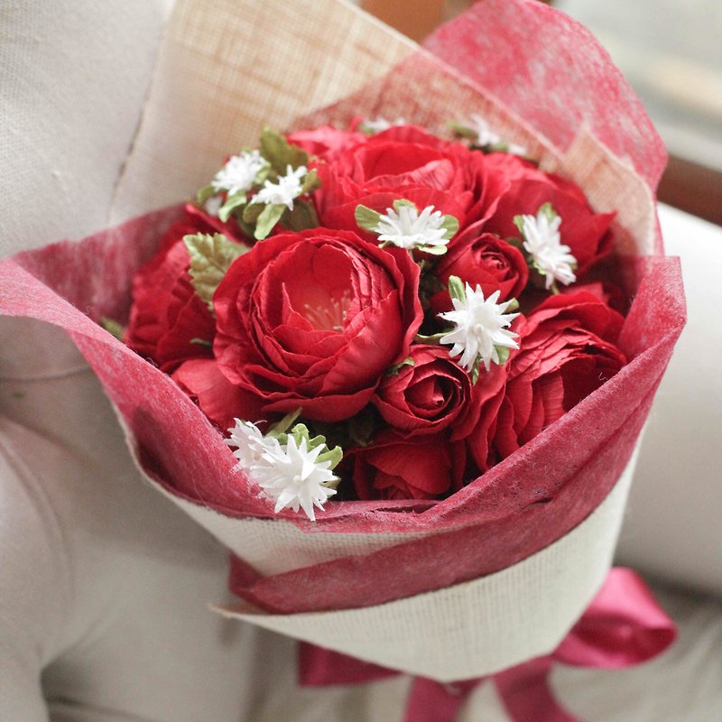 Queen Rose Casual Valentine - Red ช่อดอกไม้วันวาเลนไทน์ - งานไม้/ไม้ไผ่/ตัดกระดาษ - กระดาษ สีแดง