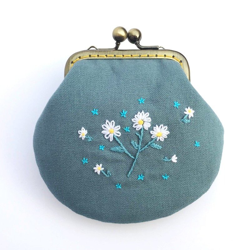 Embroidered flower mouth gold small bag - กระเป๋าใส่เหรียญ - ผ้าฝ้าย/ผ้าลินิน สีน้ำเงิน