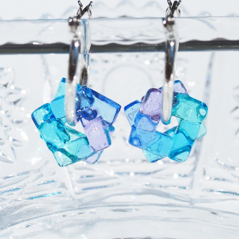 ガラスでワープ(わーぷ【夏】)フープピアス/イヤリング【金具選べます】【受注制作】 - 耳環/耳夾/耳骨夾 - 玻璃 藍色