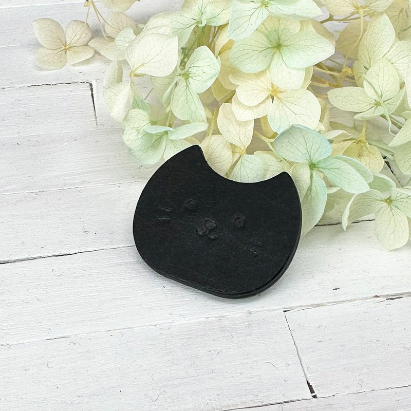 black cat leather badge - เข็มกลัด/พิน - หนังแท้ สีดำ