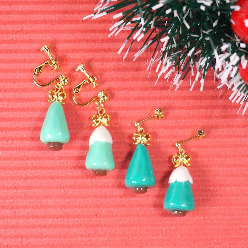 【Xmas Gift】Polymer Clay Miniature Christmas Tree With Snow Earrings/Ear Clips - ต่างหู - ดินเหนียว สีเขียว