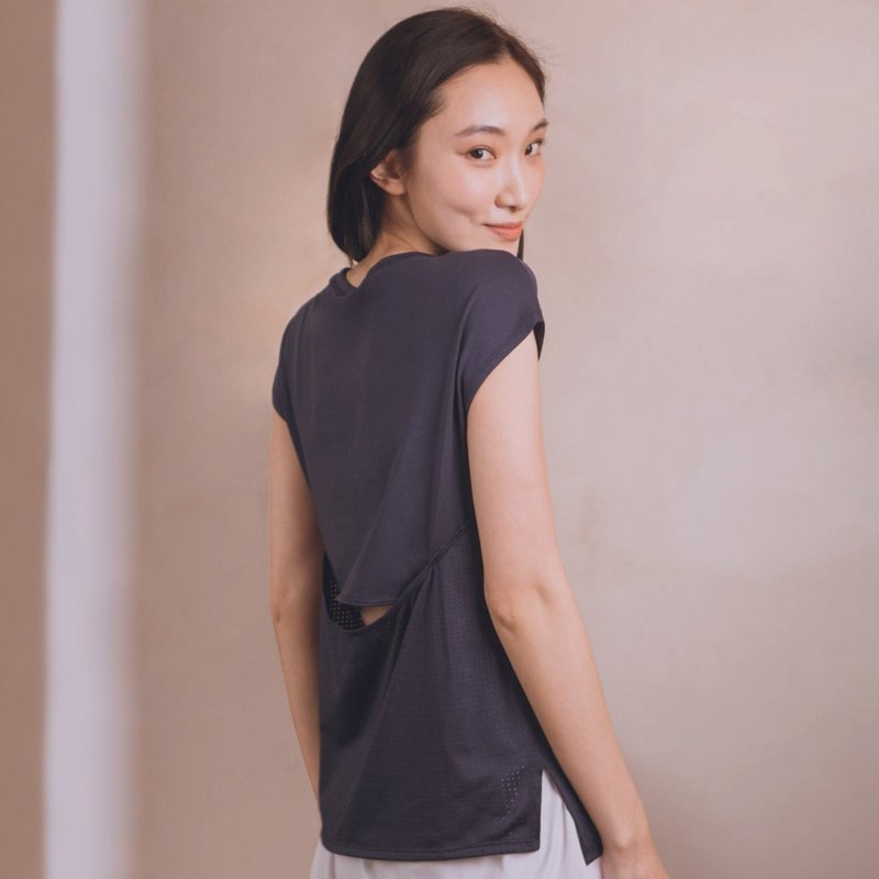 【MACACA】對流運動罩衫 - AIA2342 丈青 - 女運動上衣/背心 - 棉．麻 藍色