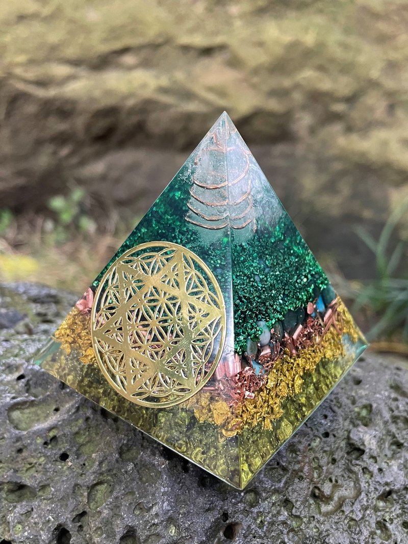 (綠髮晶+綠松石)奧根塔/奧根能量塔/奧鋼塔/6CM/Orgonite - 擺飾/家飾品 - 樹脂 