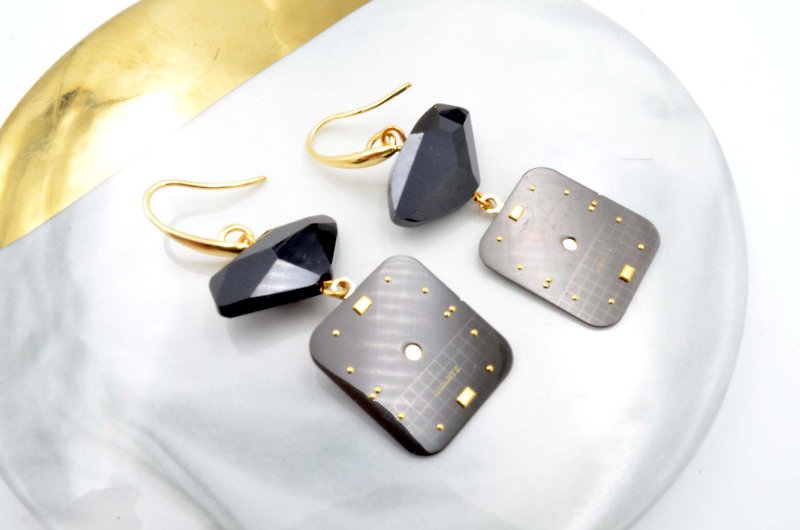Black Swarovski Crystal with Vintage Dial Earrings - ต่างหู - โลหะ สีดำ