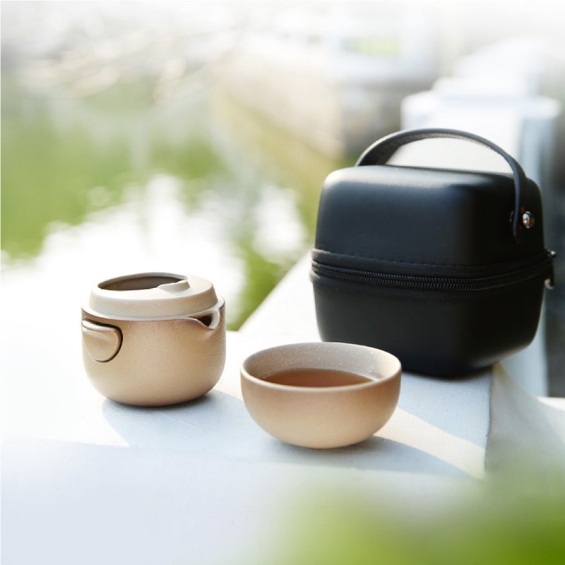 【Lubao LOHAS】Turn your mind to make a portable bag with earth color/bright black gold with carrying box - Teapots & Teacups - Pottery 