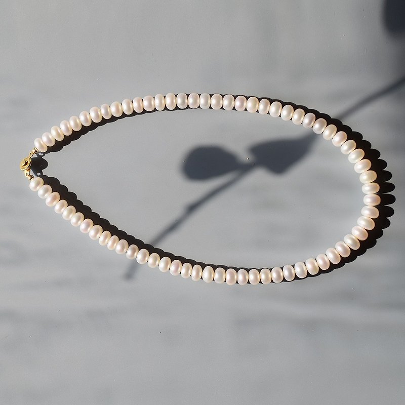 Freshwater pearl pan buckle necklace VISHI original white natural gold and silver handmade elegant gift mother - สร้อยคอ - วัสดุอื่นๆ ขาว