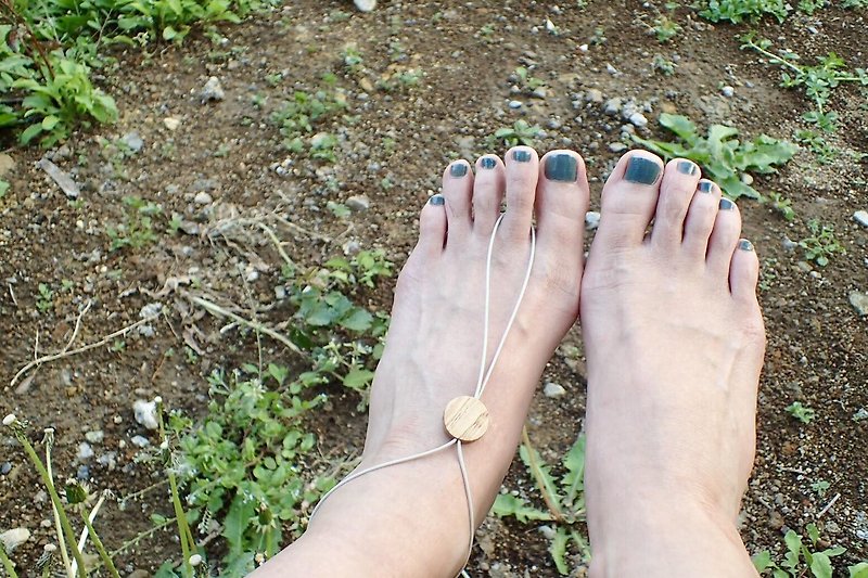  circle barefoot sandals - สร้อยข้อมือ - ไม้ สีนำ้ตาล