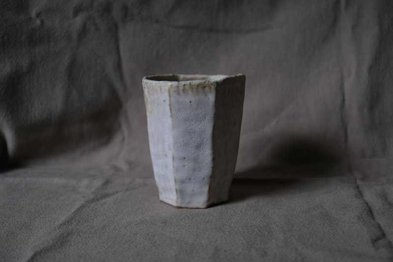 Hand holding octagonal cup - Cups - Pottery 