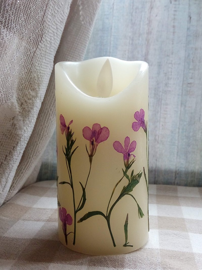 Pressed flowers Flameless Candles, Handmae with flowers, Lobelia flowers - Candles & Candle Holders - Wax Pink
