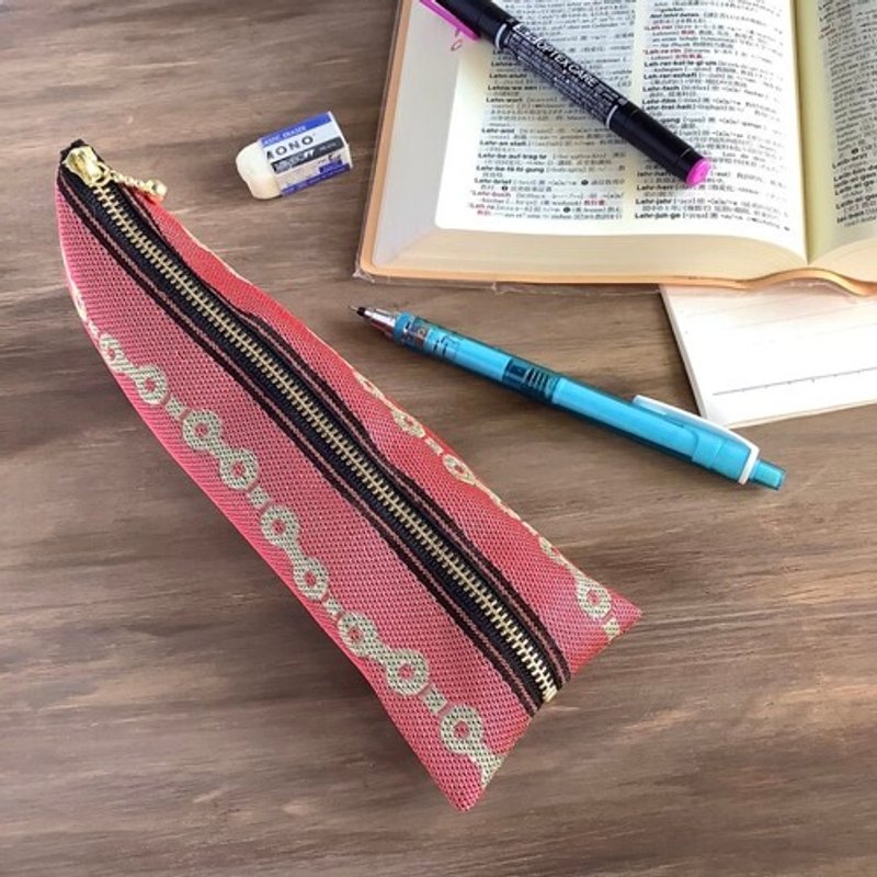 Pen case using chain-patterned tatami edges - Pencil Cases - Other Materials Red