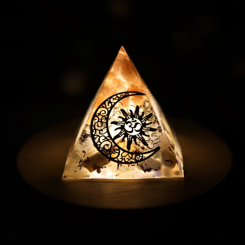 【母親節禮物】日月爭輝奧剛金字塔小夜燈Orgonite水晶療癒奧根塔 - 燈具/燈飾 - 半寶石 橘色