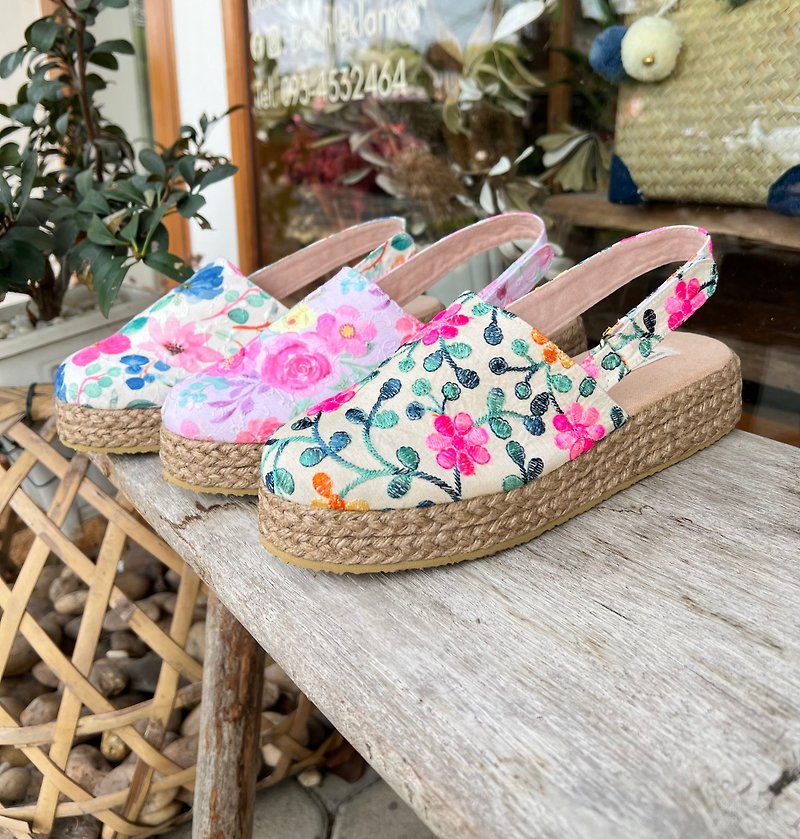 รองเท้าสวมรัดส้นผ้าลายดอกไม้ - Handmade - รองเท้ารัดส้น - งานปัก หลากหลายสี