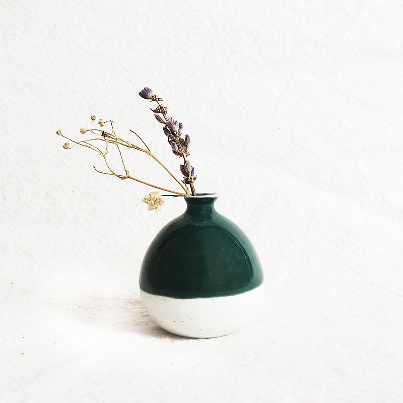 Handmade Ceramic Mini Vase - Forest Green - ตกแต่งต้นไม้ - ดินเผา สีเขียว