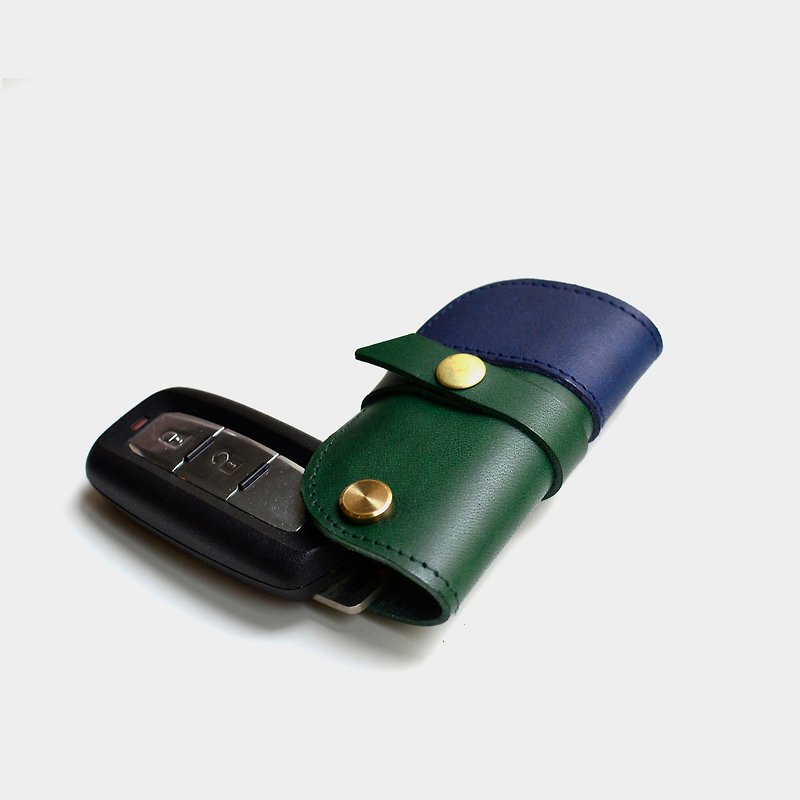 [Poseidon's Horse] Italian vegetable tanned leather car key bag car key cover Vespa brand blue green leather stitching Valentine’s Day gift custom lettering as a gift - ที่ห้อยกุญแจ - หนังแท้ สีเขียว