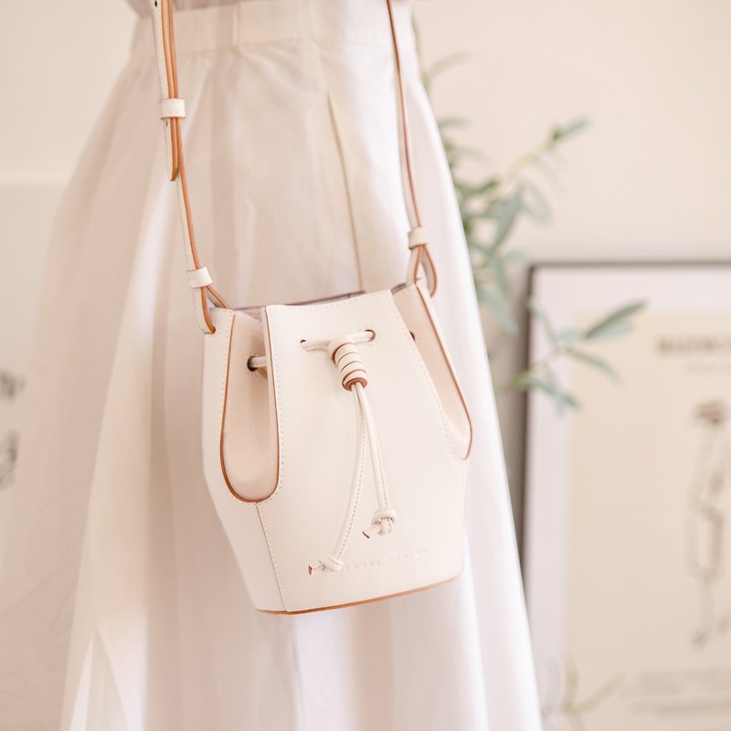 【NEW IN】Mini Chantal Drawstring Leather Bag - Milk