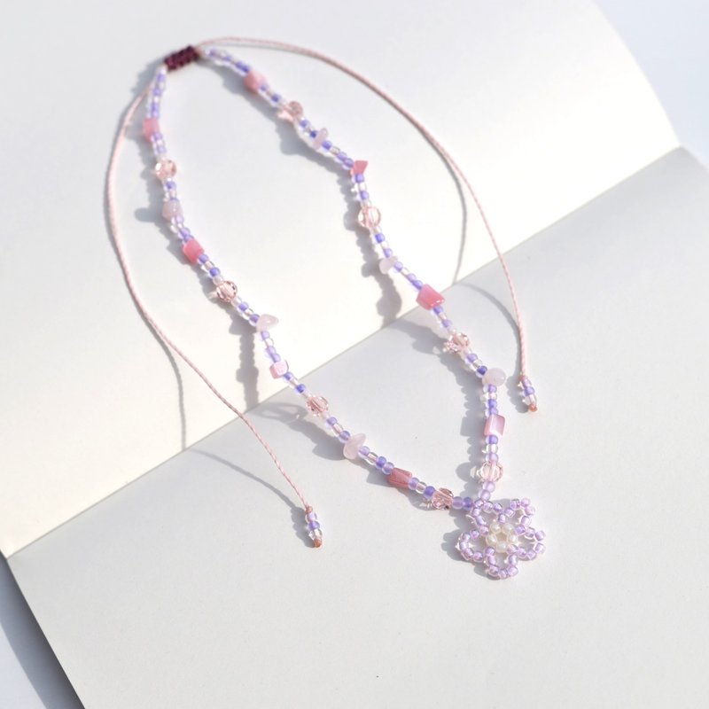 Pastel Lilac Pink flower beaded choker necklace - สร้อยคอ - งานปัก สีม่วง