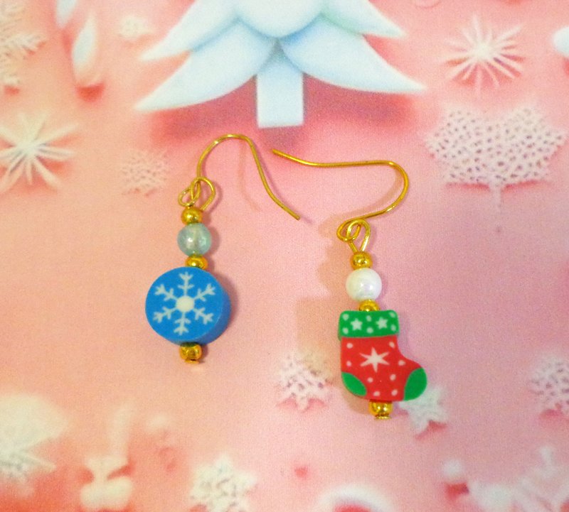 Handcrafted Christmas-Themed in Blue Snow Flake Stock shaped Dangle Earrings - ต่างหู - วัสดุอื่นๆ สีแดง