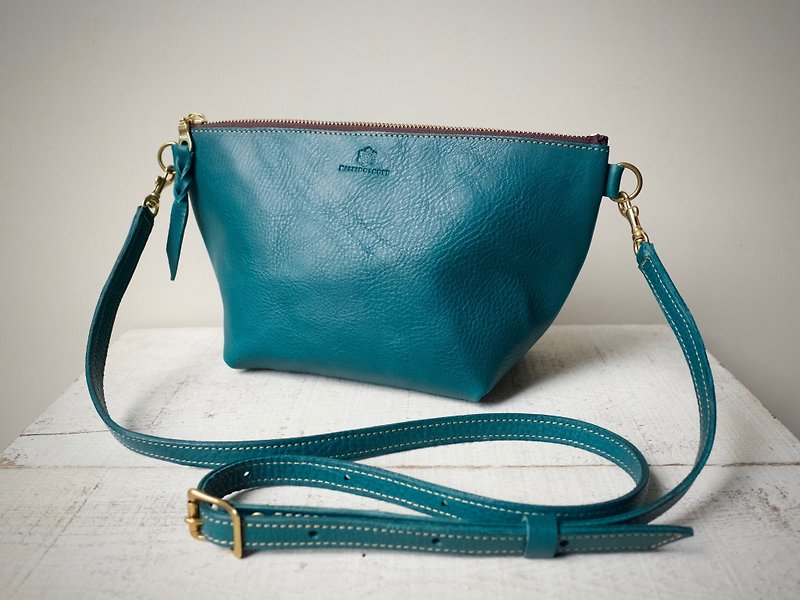 Italian leather clutch shoulder bag barco turquoise - กระเป๋าแมสเซนเจอร์ - หนังแท้ สีน้ำเงิน