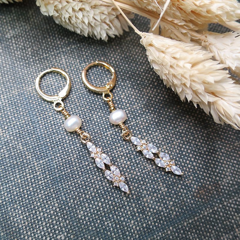 VIIART. Ice flower - white. Micro-inlaid Stone pearl earrings - clip can be changed | Cancer birthstone in June - ต่างหู - โลหะ ขาว