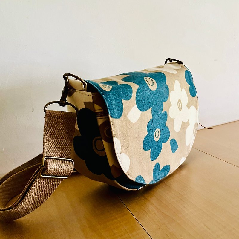 Poppy flower saddle bag. Zippered slip pocket. Japanese design cloth - Messenger Bags & Sling Bags - Cotton & Hemp Khaki