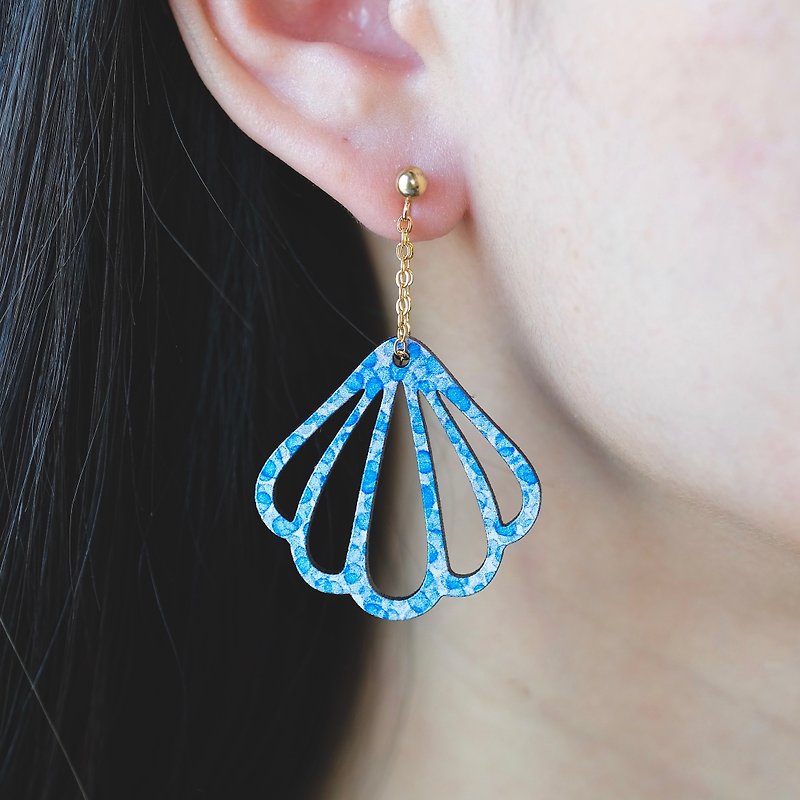 木耳環-貝(粉藍) - 耳環/耳夾 - 木頭 藍色