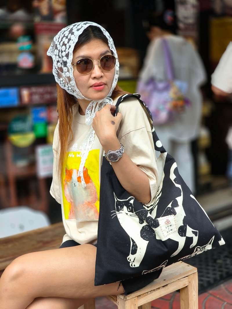 Japanese linen cat hobo reversible bag with polka dot strap - 手提包/手提袋 - 棉．麻 多色