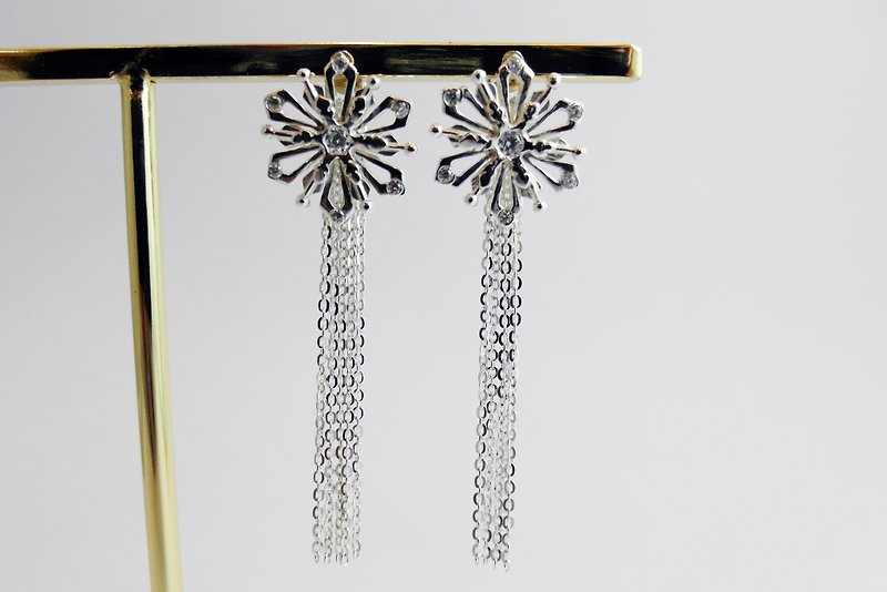 zo.craft Crystal Diamond Snowflake Detachable/Earrings/925 Sterling Silver - ต่างหู - โลหะ สีเทา