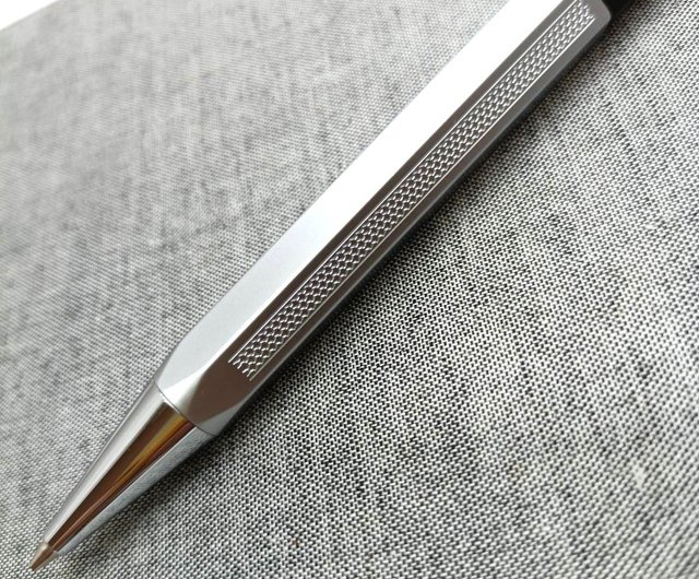 六角軸 精緻な彫刻 ノック式 0.5mm シャープペンシル 【虎之鶴