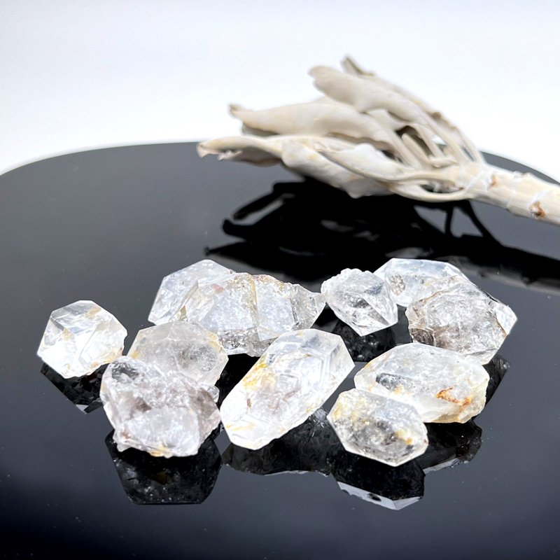 Clear and shallow. Original mineral meditation purifies and amplifies energy healing l Yungui Shining Diamond has mineral deficiency l - Items for Display - Crystal Black