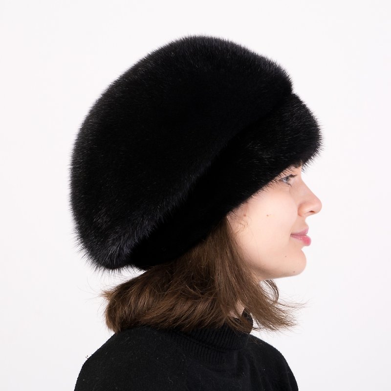 Women's winter stylish soft beret made of real luxurious mink fur Black color - หมวก - วัสดุอื่นๆ สีดำ