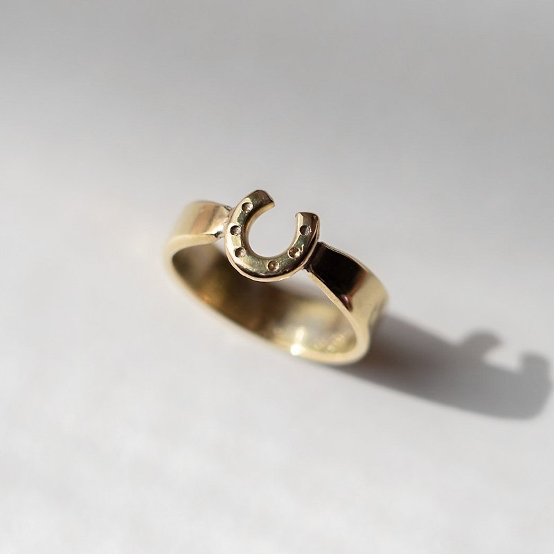 horseshoe ring brass thick - แหวนทั่วไป - โลหะ สีทอง
