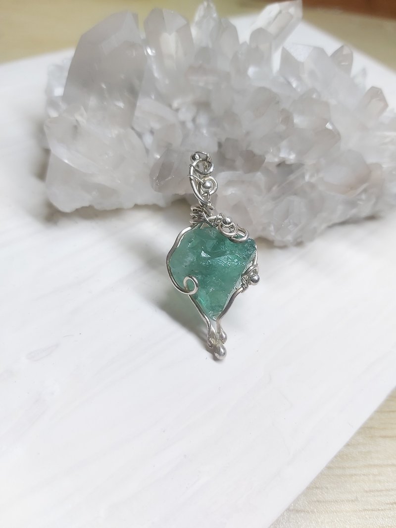 Sunlight fluorite raw ore sterling silver pendant - Necklaces - Sterling Silver Green