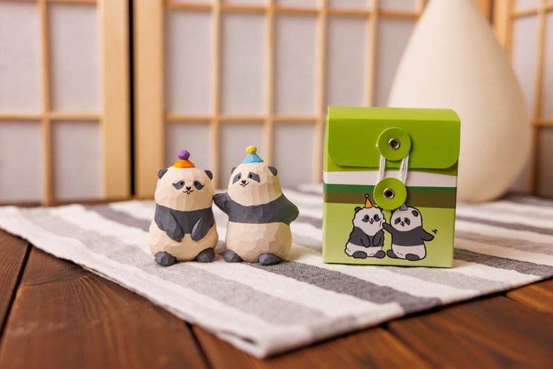 (海洋公園X島嶼製作 聯乘系列) 椴木雕大熊貓-加加&得得生日特別 - 擺飾/家飾品 - 木頭 