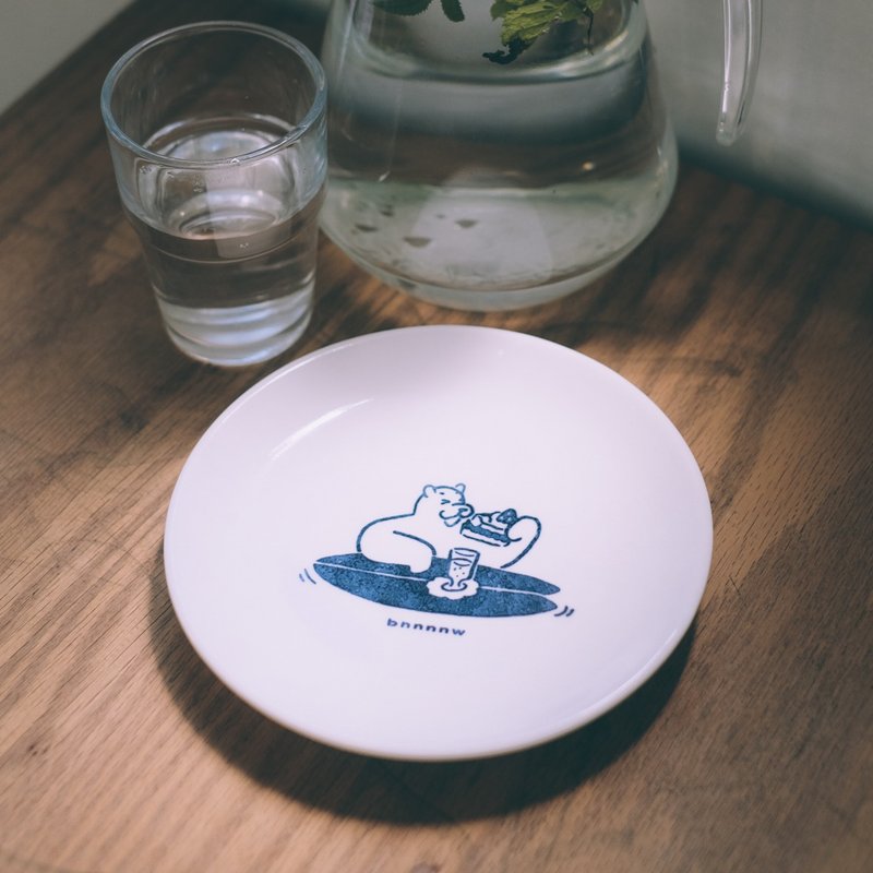 【NT$500 Gift Exchange Present: Christmas Card Included】Dong Dong's Cake Time Blue & White Porcelain Small Round Plate - จานและถาด - เครื่องลายคราม ขาว