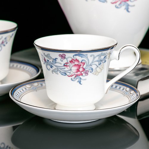 擎上閣裝飾藝術 英國製Royal Doulton康乃馨2000細緻骨瓷白金紅茶杯咖啡杯盤