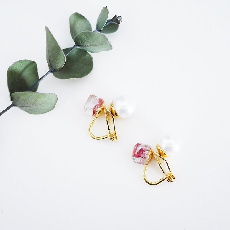 Rose petals/2way small Clip-On/E-145 - Earrings & Clip-ons - Resin Red