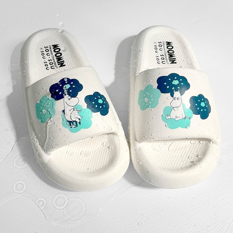 【Pinkoi x Moomin x SOU・SOU】Moomin and Smiling Buns Thick-soled Waterproof Slippers-White - รองเท้าแตะ - วัสดุกันนำ้ ขาว