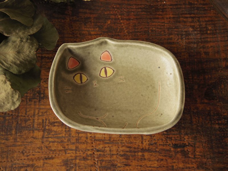 Tiny plate with Cat - จานและถาด - ดินเผา สีดำ