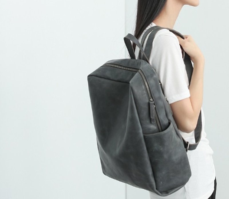 Very simple rate zipper big opening backpack rub color gray - กระเป๋าเป้สะพายหลัง - หนังแท้ สีเทา