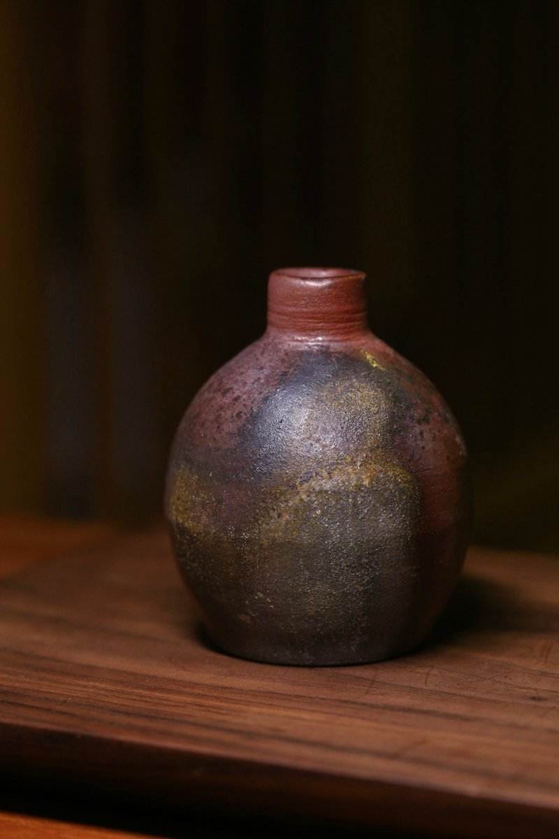 Woodfire Vase with carbon reaction - แก้วไวน์ - ดินเผา สีนำ้ตาล