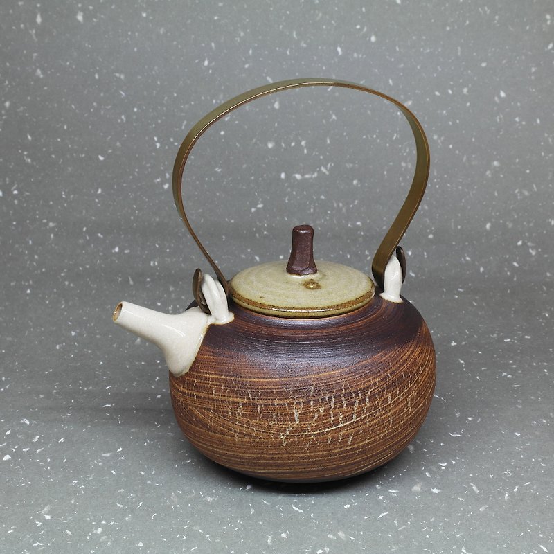Hand-made pottery tea props with bristles crack gun nozzle copper handle handle teapot - ถ้วย - ดินเผา สีนำ้ตาล