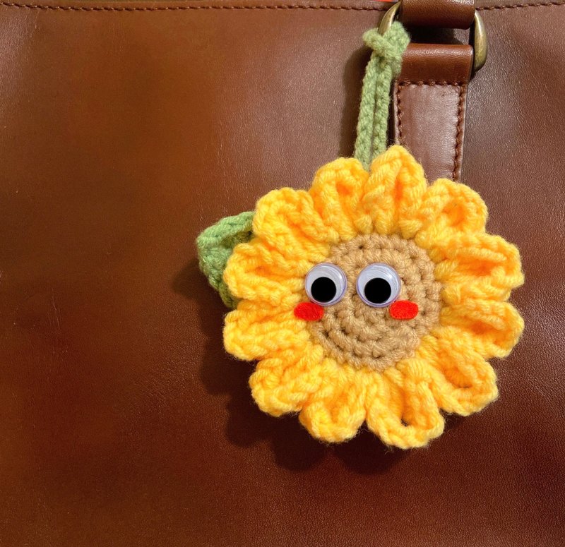 [You are my little sun] Sunflower crochet charm*birthday exchange gift* - พวงกุญแจ - ผ้าฝ้าย/ผ้าลินิน สีเหลือง