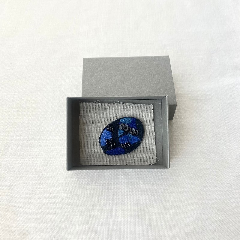 Brooch/hand embroidery/2024 blue 002/boxed 1 item/ - Brooches - Cotton & Hemp Blue