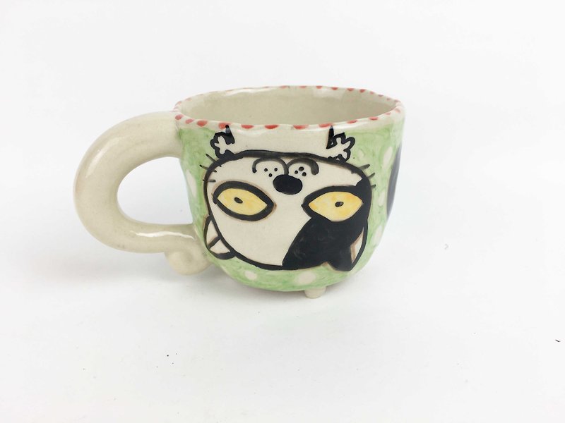 Nice Little Clay small four-legged cup upside down black and white cat 贰 0108-10 - แก้วมัค/แก้วกาแฟ - ดินเผา สีเขียว