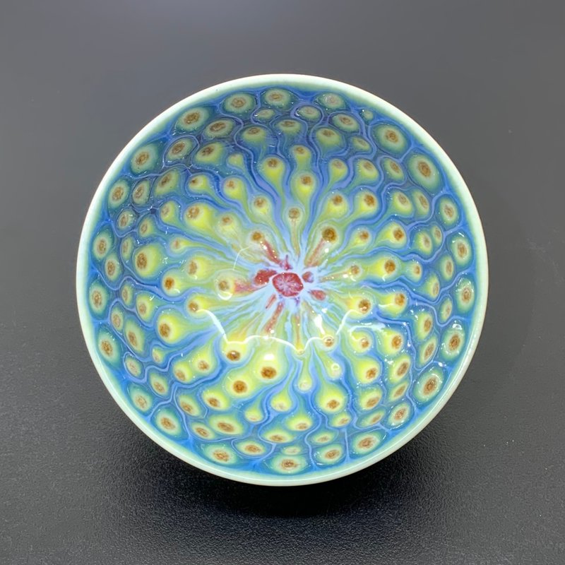 Peacock teacup / Taiwan pottery artist Yu-ning, Chiu - ถ้วย - เครื่องลายคราม หลากหลายสี