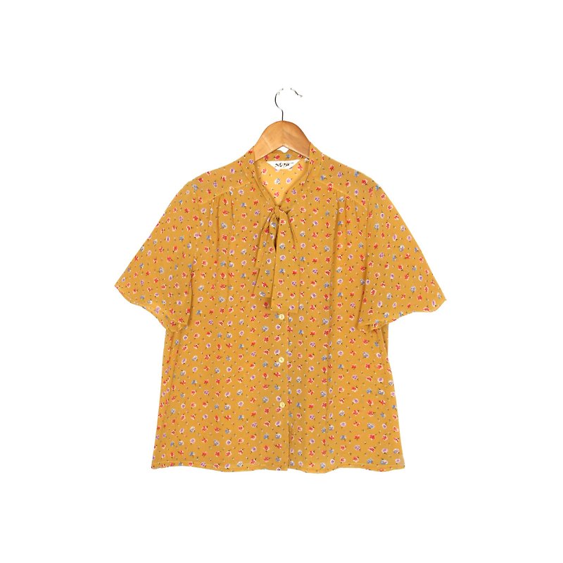 [Egg plant ancient] spring flower field printing short-sleeved ancient shirt - เสื้อเชิ้ตผู้หญิง - เส้นใยสังเคราะห์ สีส้ม