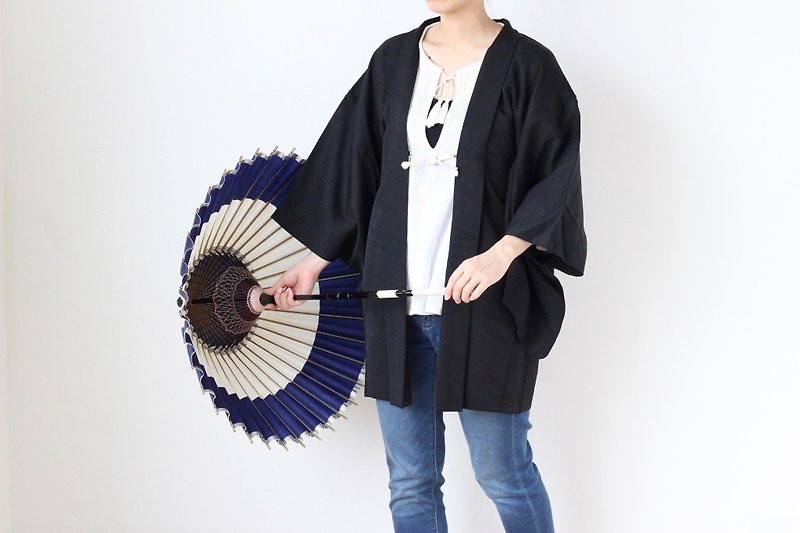swirl kimono, black silk haori, kimono jacket, traditional kimono /3609 - เสื้อแจ็คเก็ต - ผ้าไหม สีดำ