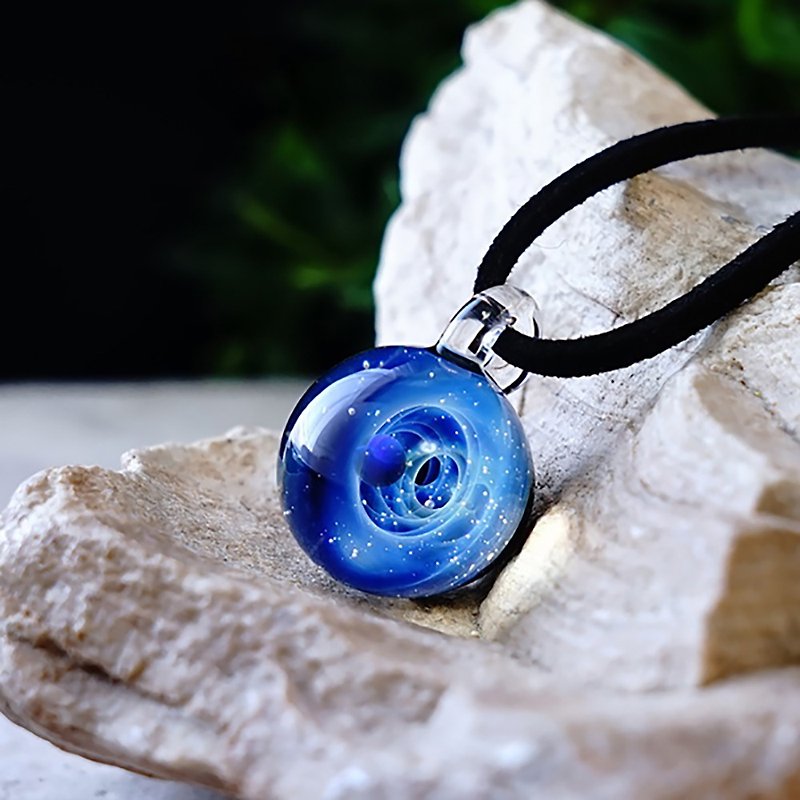 Super blue world. Beautiful earth ver green opal glass pendant space glass craftsmanship universe star glass japan production japan handicraft handmade free shipping - Necklaces - Glass Blue